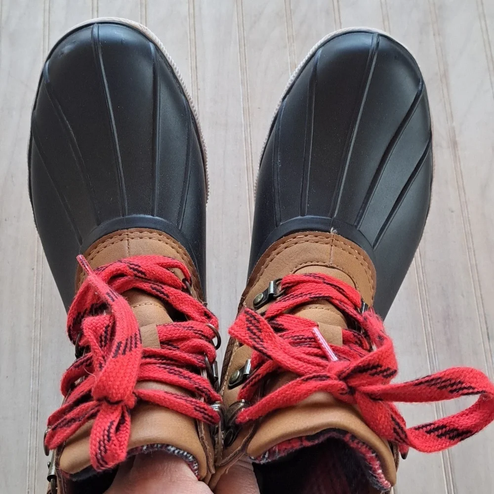 Maurices Jade Side Buckle Lace Up Duck Boot Red Lace Rainboots - Picture 3 of 12